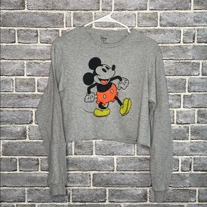 I’m selling a cropped shirt it’s been washed- (s)